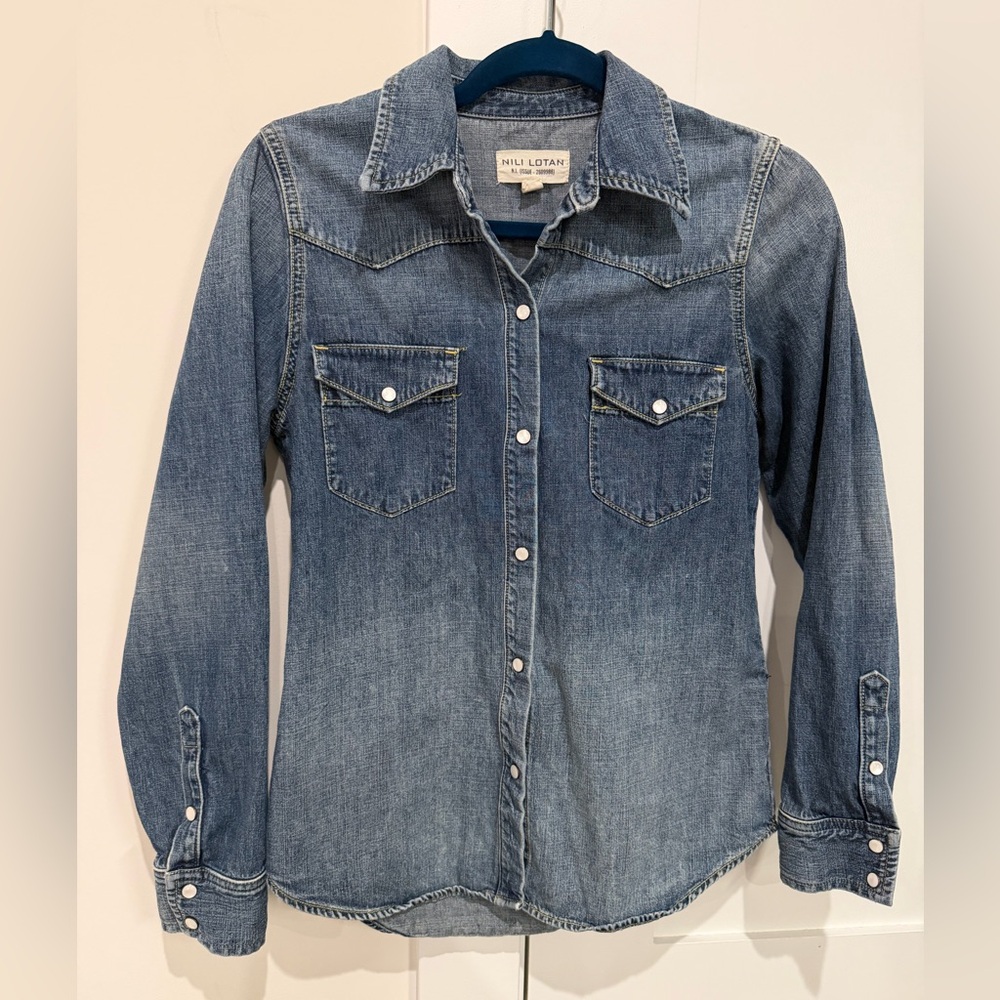 NILI LOTAN Travis Denim Shirt In Classic Wash Size XS EUC - Picture 4 of 16